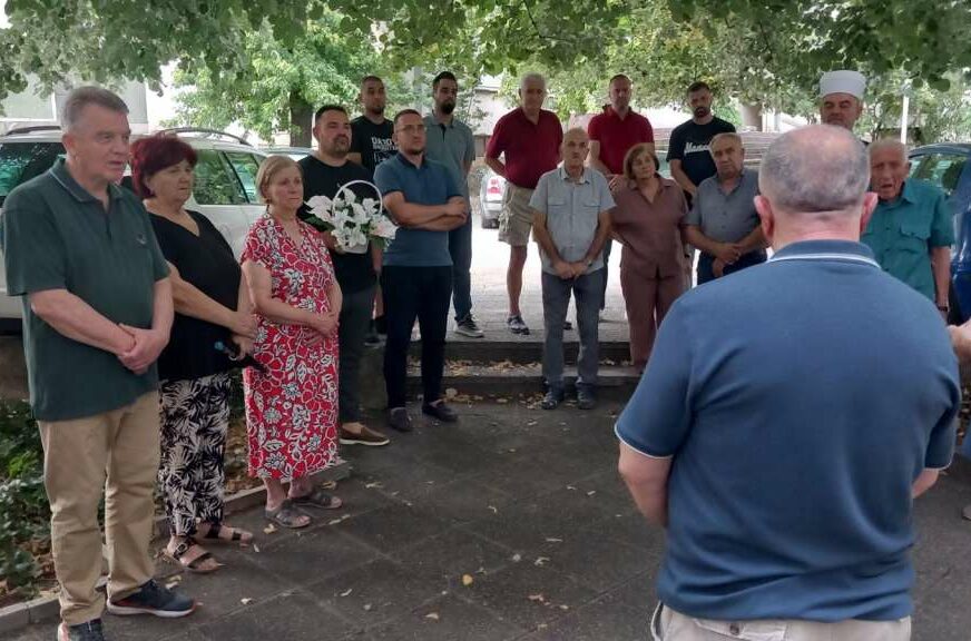 FOTO: ZAJEDNICA PORODICA ŽRTAVA UBIJENIH NA UBORKU I SUTINI