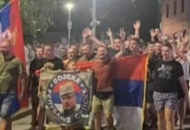 (VIDEO) Skandalozne scene u Zvorniku: Nakon veličanja Mladića, uzvikivali i "Nož, žica, Srebrenica"