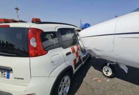 Neobična nesreća u Milanu: Fiat Panda udarila u luksuzni poslovni avion