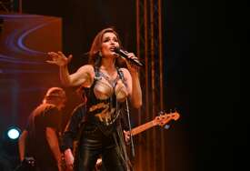 Desant Festivala u Jajcu: Severina održala nezaboravan koncert, zapjevala i Halidove "Ljiljane" (FOTO)