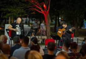 Peto izdanje specijalnog programa Narodnog pozorišta Sarajevo „Kultura na ulice!“ otvoreno koncertom CordAria Duo