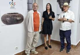 Otvorena izložba 'Kulturni plakat': Branko Vekić predstavio 49 radova nastalih od 2023. do 2026.