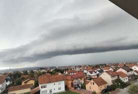 Snažno nevrijeme pogodilo i Prijedor, pojavili se zastrašujući "shelf" oblaci