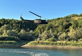 KRITIČNO STANJE Helikopter stigao u pomoć za gašenje požara kod Mostara