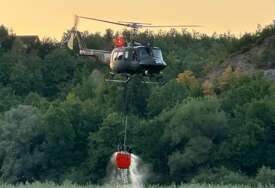 Helikopter OS BiH i danas gasi požar u području Trebinja, kod Cazina ugašen