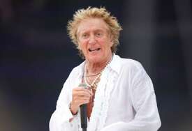Rod Stewart završio na operaciji, otkazao koncerte