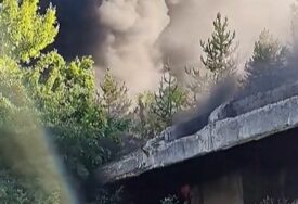 (VIDEO) Gori Titova vila u Bugojnu: Vatrogasci se bore s vatrenom stihijom