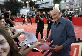 (VIDEO i FOTO) Woody Harrelson prošetao crvenim tepihom Sarajevo Film Festivala