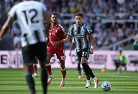 Dedić odlično debitovao u Premier ligi. Newcastle u 98. minuti ostao bez pobjede protiv Liverpoola