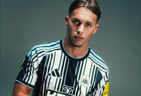 Amar Dedić uz zastavu BiH prestavljen u Newcastleu: "Igrati utakmice Premier lige na St. James' Parku bit će zaista posebno" (VIDEO)