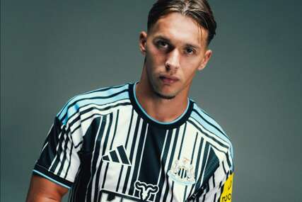 Amar Dedić uz zastavu BiH prestavljen u Newcastleu: "Igrati utakmice Premier lige na St. James' Parku bit će zaista posebno" (VIDEO)