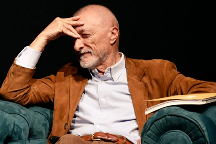 Književnik Arturo Perez-Reverte: "Umro je taj veliki k… sin, mesar iz Bosne, koji je prouzročio toliko boli. Crvi će izlaziti iz njegovog lijesa kako bi povratili"