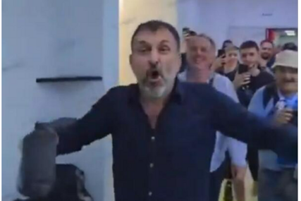 Predsjednik Dinama upao u svlačionicu, iz kese za smeće istresao gutu novčanica