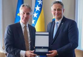 Bećirović primio britanskog ambasadora Reillyja na oproštajnoj posjeti: "UK ostaje jedan od najvažnijih partnera BiH"