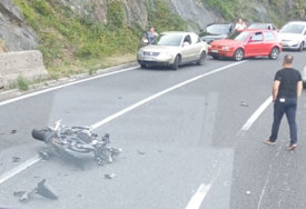 Potpuno obustavljen saobraćaj na Bradini zbog teške nesreće