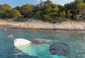 Šok kod Hvara: Snimali potapanje brodice i nisu pomogli turistima