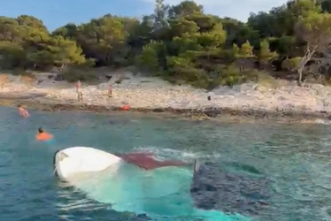 Šok kod Hvara: Snimali potapanje brodice i nisu pomogli turistima