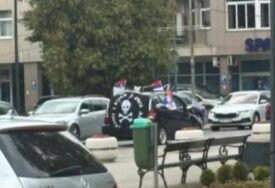 Vozilo s četničkim obilježjima prošlo Prijedorom, kolona prošla i pored policije
