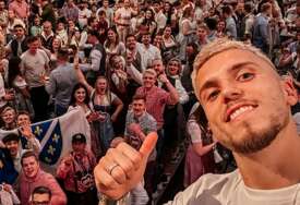 Demirović prelomio i odbio Galatasaray, a onda je uslijedila scena s ćevapima koja je oduševila navijače (FOTO)