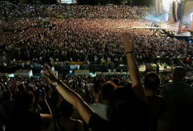 Završen i treći koncert Dine Merlina na prepunom Koševu, spektakl kojim je dokazao zašto je najveća muzička zvijezda Balkana