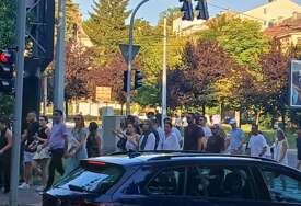 Hiljade fanova pristiže na drugi koncert Dine Merlina, velike gužve u Sarajevu (FOTO)