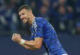 VIDEO Nastavio niz: Edin Džeko postigao prvi gol u novoj sezoni za Schalke