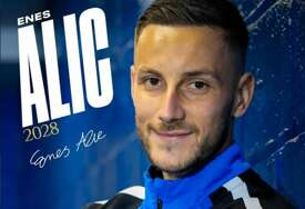 (VIDEO) Željezničar izgubio bitku, Enes Alić zvanično predstavljen u novom klubu