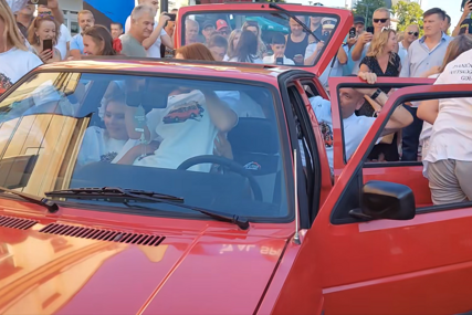SANSKI MOST U Golf "dvojku" stalo 20 ljudi, podvig za Ginisov rekord (VIDEO)