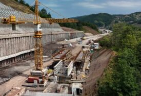 Detalji tragedije kod Zenice: Radnici pali iz korpe s dizalice