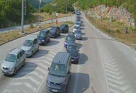 Ako danas putujete, oprez! Velike kolone na granicama, gužve na cestama i brojne dionice pod radovima