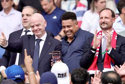 UEFA ruši Infantina, on zbija šale: Vidimo se kod frizera