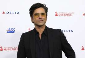 John Stamos pozirao gol za 63. rođendan