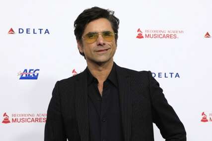 John Stamos pozirao gol za 63. rođendan