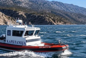 Krenuli čamcem iz Senja, bura ih odnijela do Krka: Dvoje spašeno, za dvojicom se traga
