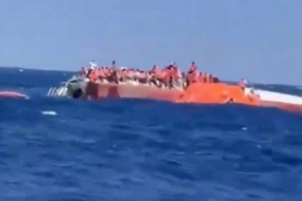 Sedmero poginulih prilikom prevrtanja putničkog broda kod Kipra (VIDEO)