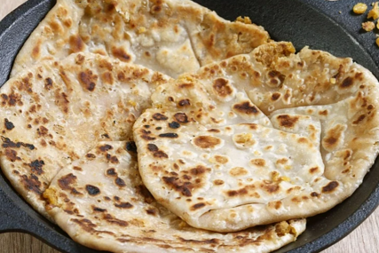 Jednostavan recept za mekane lepine iz tave: Bez kvasca i rerne do ukusnog peciva