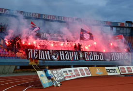 Ispražnjena tribina sa navijačima Borca nakon skandiranja osuđenom ratnom zločincu