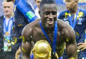 Francuz prodao trofej Mundijala, navijači ga osudili: "Moj je i mogu raditi šta hoću s njim"