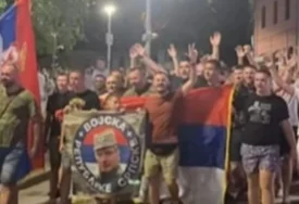 (VIDEO) Skandalozne scene u Zvorniku: Nakon veličanja Mladića, uzvikivali i "Nož, žica, Srebrenica"