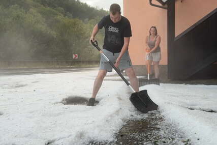 ŠOK U NJEMAČKOJ! Ulice zatrpane gradom, temperatura pala sa 36 na 19 stepeni