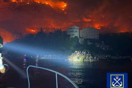 Od požara bježali u more: Spasioci izvukli 194 osobe, među njima i djecu