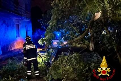 Snažno nevrijeme pogodilo Italiju: Oluje, poplave i odroni, stotine ljudi evakuisane