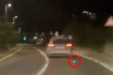 Javnost zgrožena: U jeku požara iz policijskog auta izletio opušak cigarete