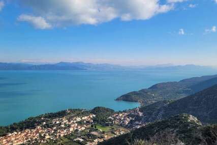 Zbog požara na Pelješcu prekinut promet na dionici Prizdrina - Potomje