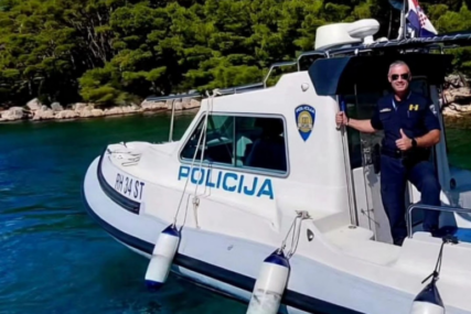 Pijani Nijemac se brodicom zabio u drugu brodicu na Rabu, pokušao pobjeći, pa uhapšen