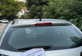 Bahato je parkirao, a poruka koju je pronašao na autu postala je hit