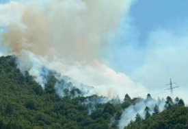 Požar kod Konjica van kontrole: Na terenu 2 helikoptera, stižu i air traktori