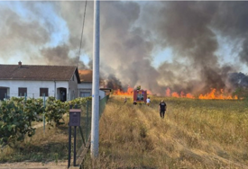 Veliki požar kod Laktaša: Izgorio objekat, evakuisani mještani