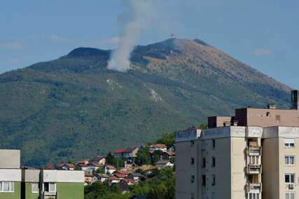 Požar na Trebeviću: Vatrogasci krenuli na teren, gori iza repetitora