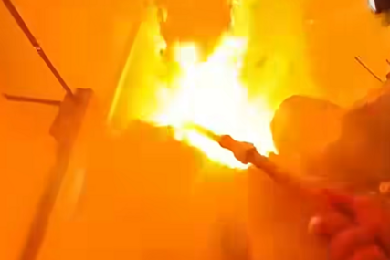 Pogledajte kako izgleda akcija hrabrih vatrogasaca u samom srcu požara, najteža situacija na Dugom otoku (VIDEO)